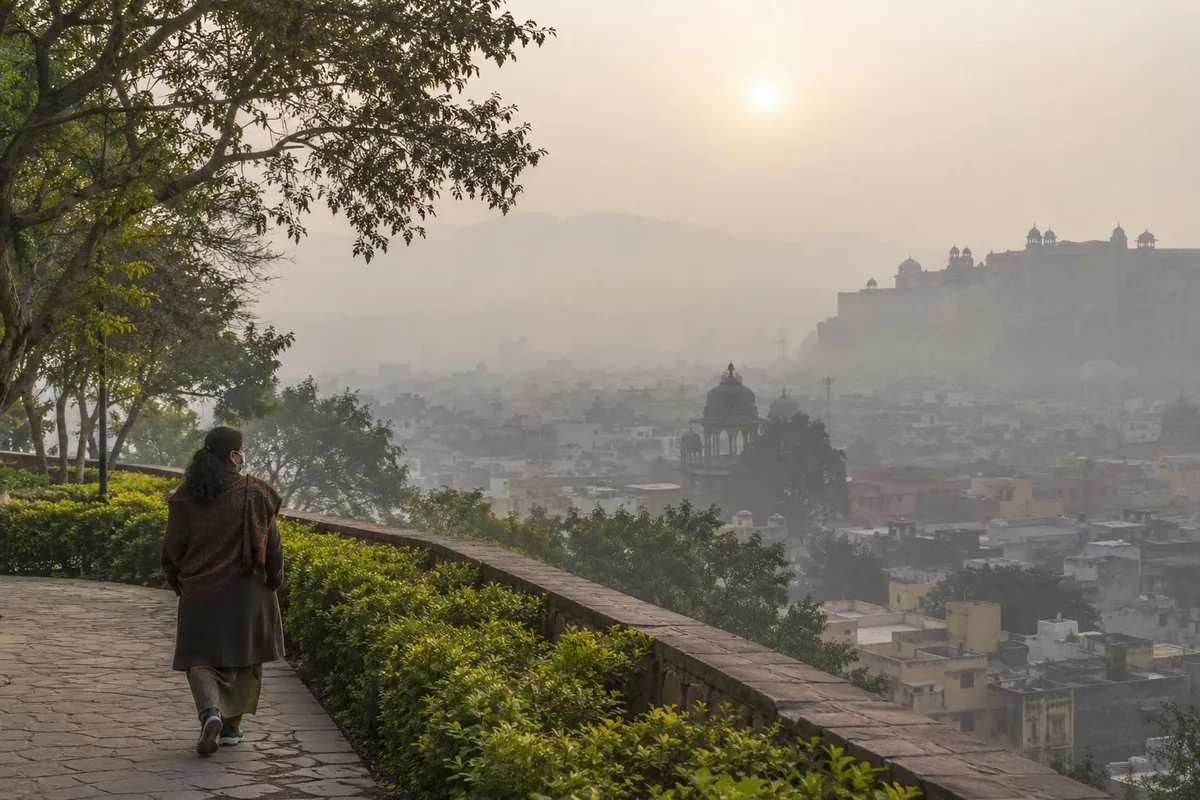 Air pollution and lung health - person wearing a mask on a park path in a hazy winter city in Rajasthan - key points